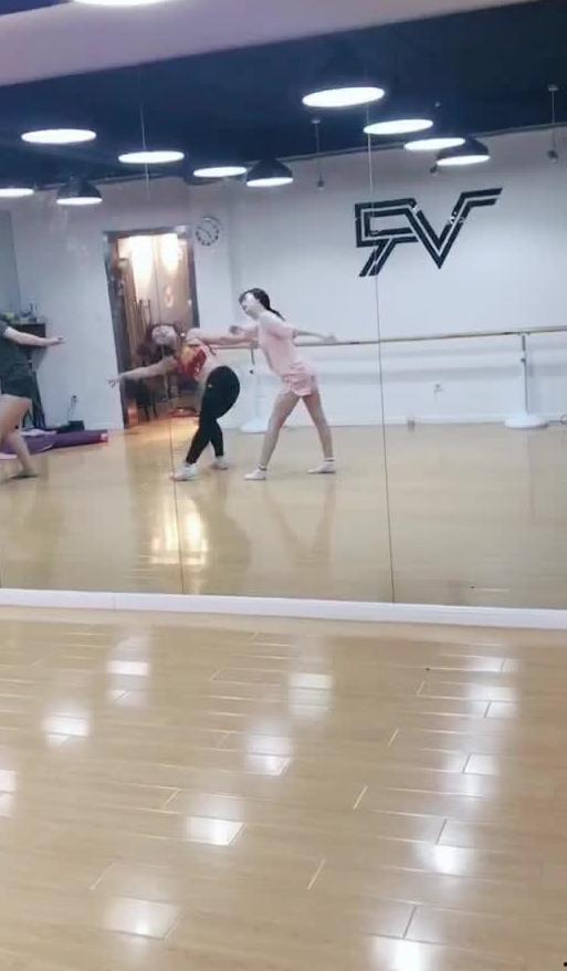 窗台影子舞原视频吃瓜,一场光影交织的视觉盛宴